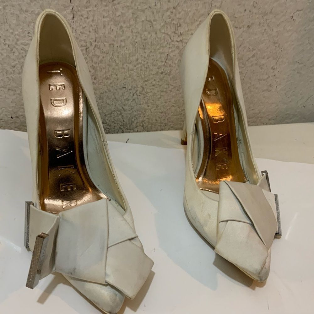 Ted Baker White cream Satin Bow Heels Pumps size 35.5
